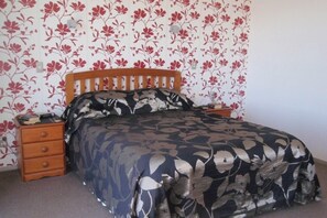 4 Schlafzimmer, Bügeleisen/Bügelbrett, kostenloses WLAN, Bettwäsche