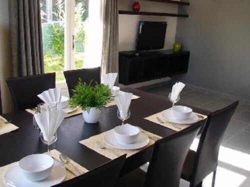 Maison de charme.Rénovée.cuisine d’été.Jardin clos. Prise voiture électrique.