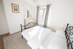 4 chambres, fer et planche à repasser, accès au Wi-Fi (inclus)
