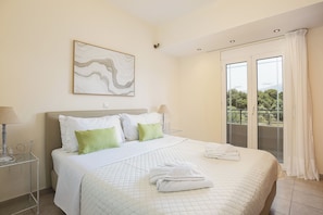 4 bedrooms, iron/ironing board, internet, bed sheets - Escape to Blooming Gardens & Village Charm! (Rethymno)