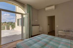 4 slaapkamers, een strijkplank/strijkijzer, wifi