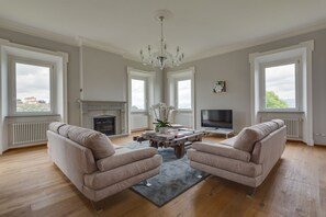 TV, fireplace - Luxurious 4 bedroom, 4 bathroom property (Firenze)