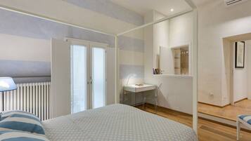 4 bedrooms, iron/ironing board, WiFi