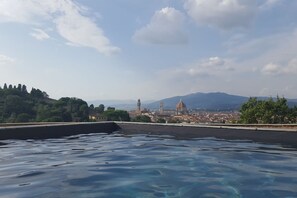 Outdoor pool - Luxurious 4 bedroom, 4 bathroom property (Firenze)