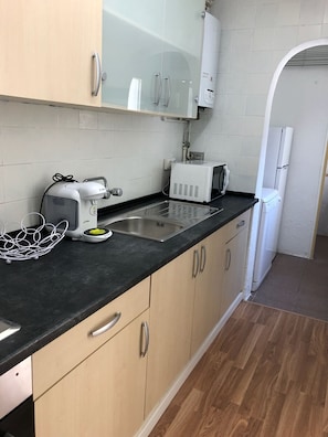 Refrigerador, microondas, horno, lavavajillas