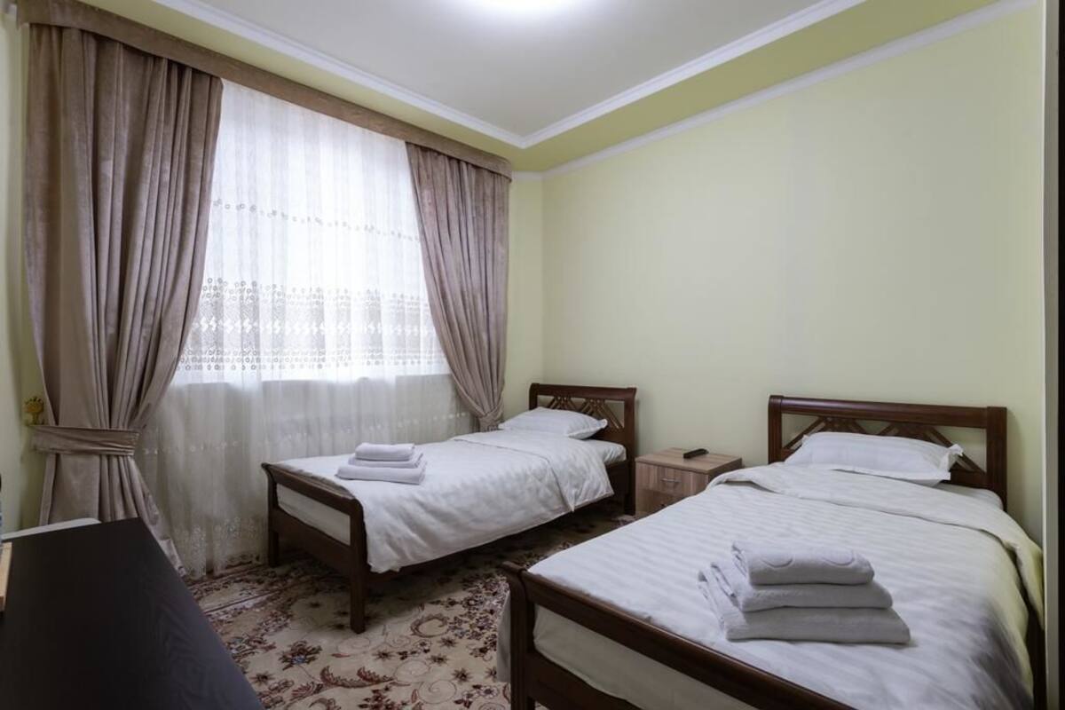 Standard Twin Room, Shared Bathroom | Soundproofing, WiFi (free), bed sheets