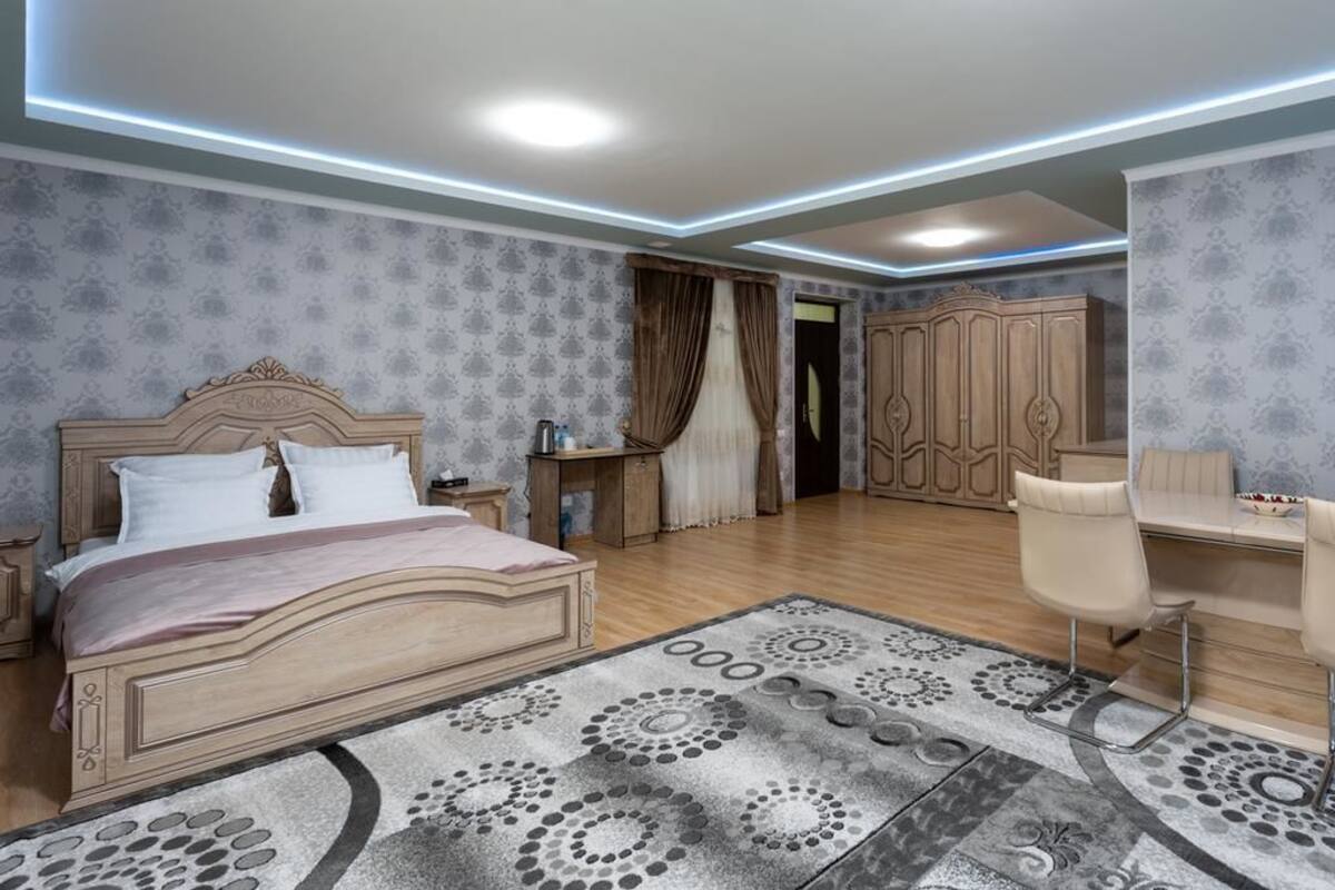 Deluxe Studio | Soundproofing, WiFi (free), bed sheets