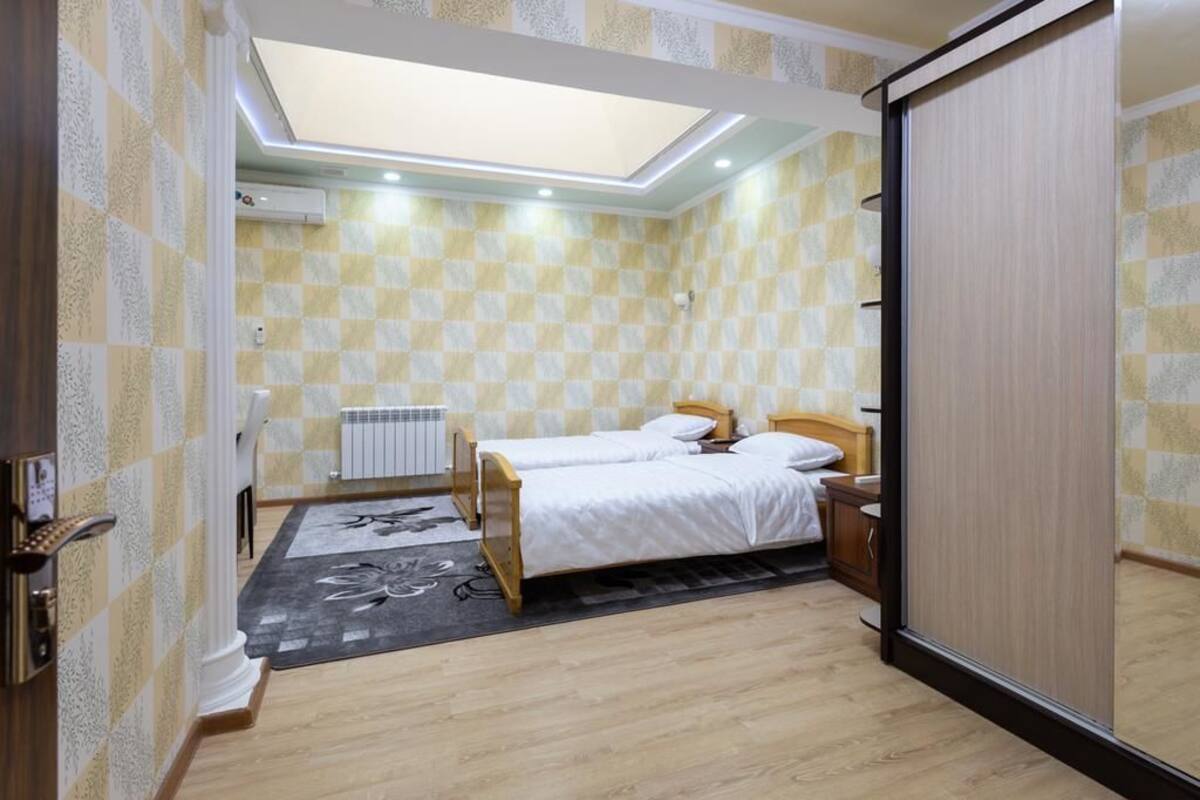 Standard Twin Room, Private Bathroom | Soundproofing, WiFi (free), bed sheets