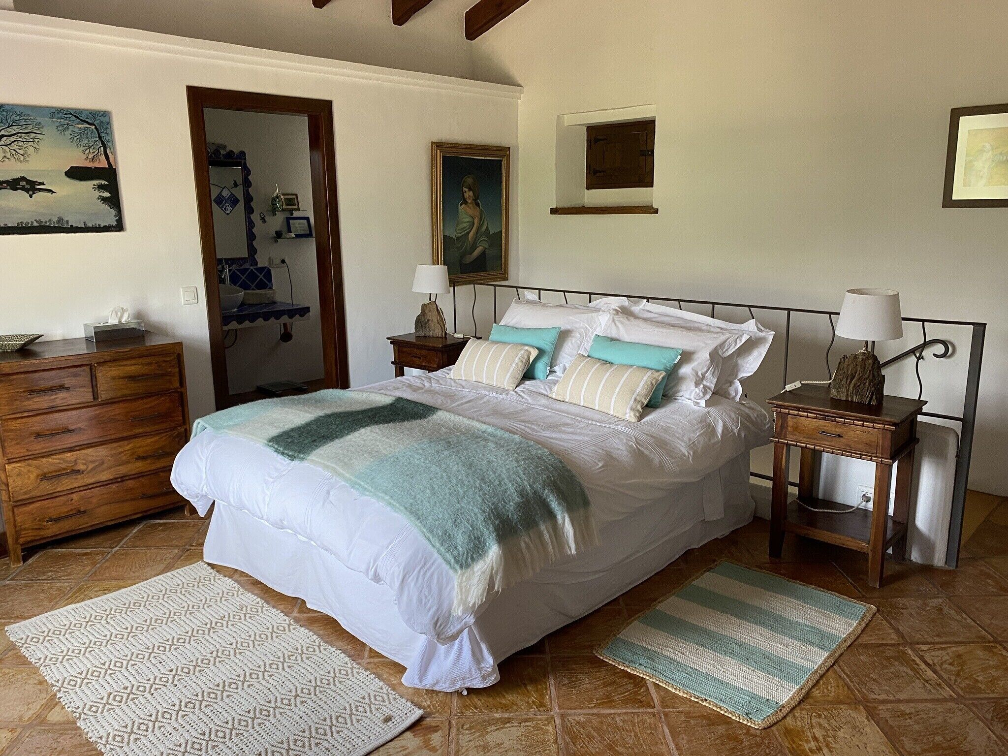 Luxury secluded Villa with Infinity Pool 20 minutes from beaches