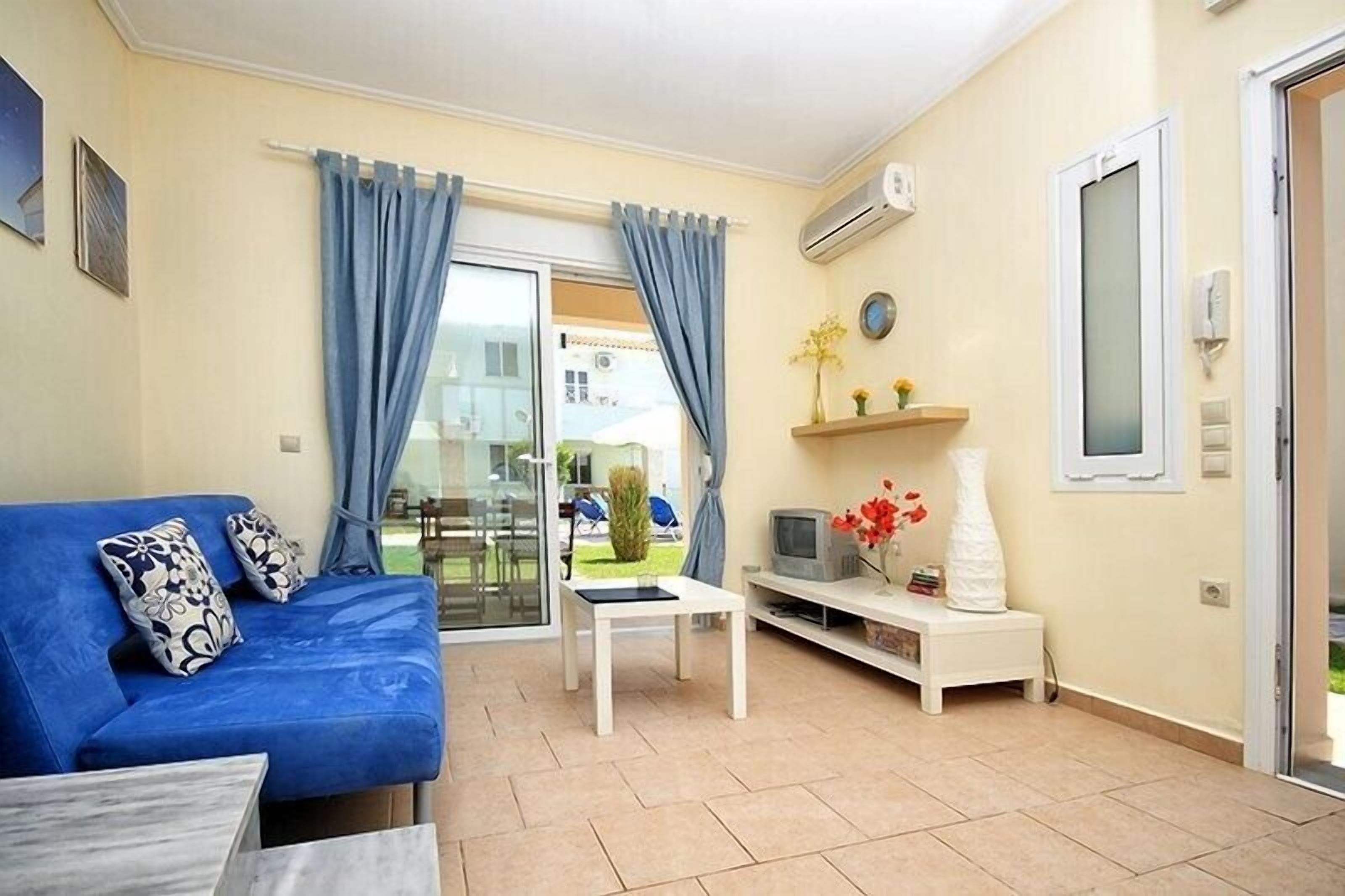 Kalamaki Court (1 Bd) - charming small holiday complex with swimming pool