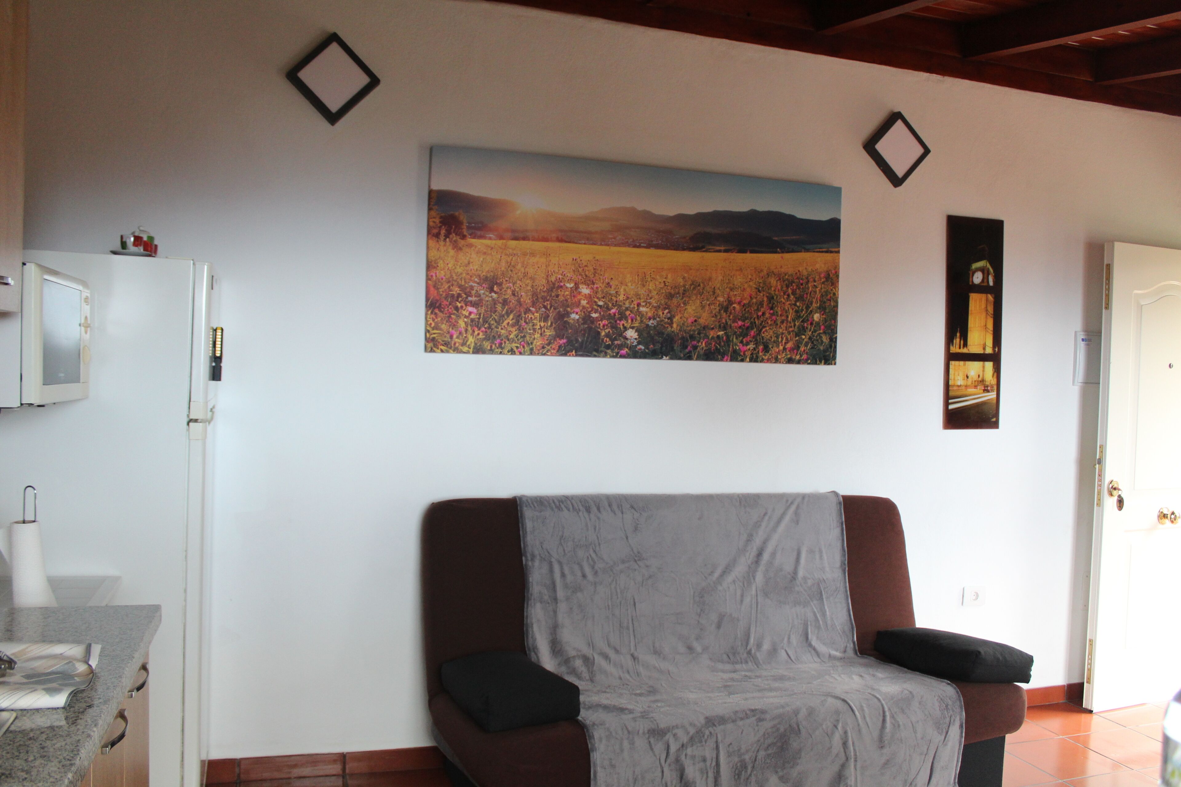 Casa el Hagar---rodeada de Sabinas viñedos..con vistas al mar y la montaña