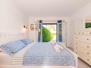 3 habitaciones, tabla de planchar con plancha, internet y ropa de cama 