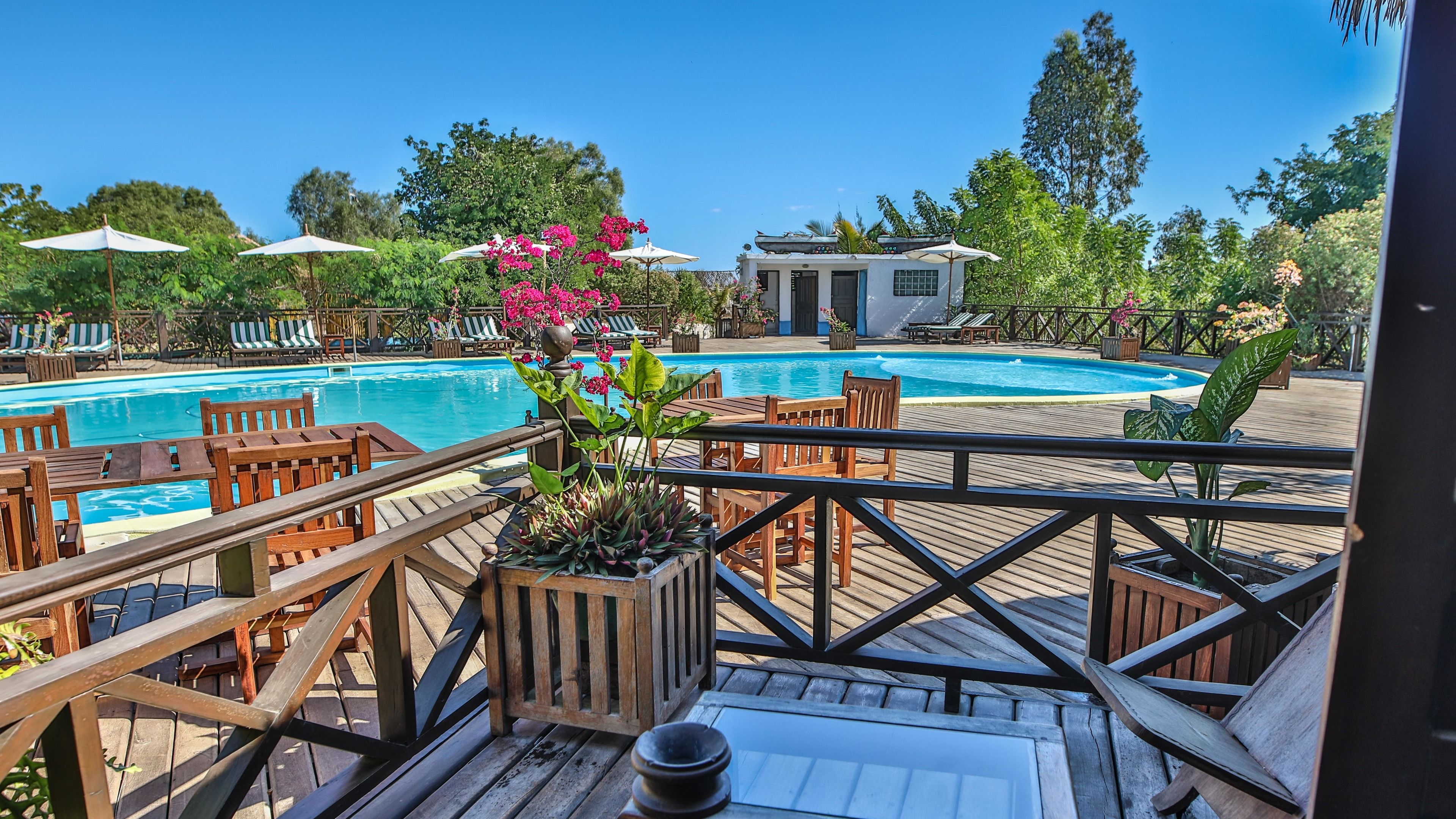 Breakfast, lunch, dinner served; international cuisine 