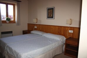 4 Schlafzimmer, Bügeleisen/Bügelbrett, kostenloses WLAN, Bettwäsche