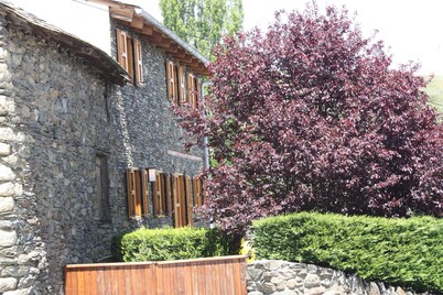 Detached house with private garden, ideal for families with children 