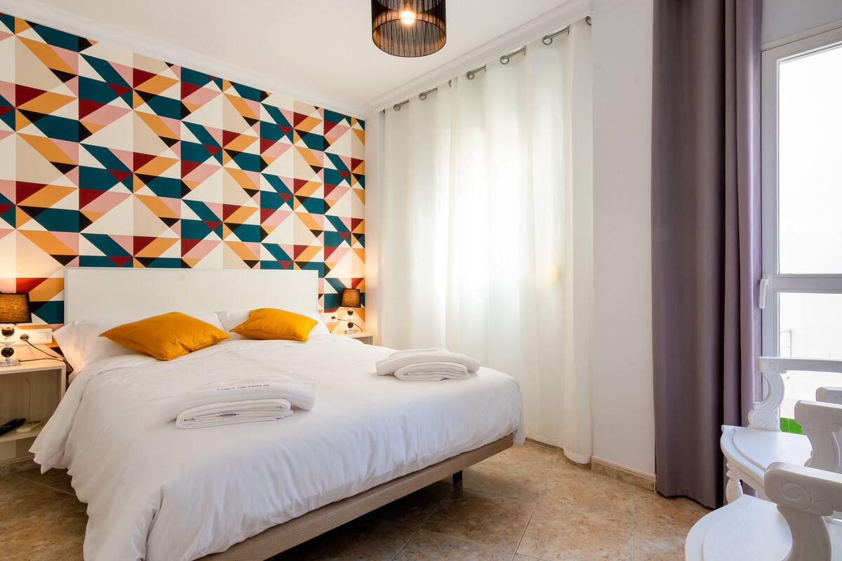 105 - Habitación Estándar cama 150 cm. con terraza | 客房內保險箱、熨斗/熨衣板、折疊床/加床、免費無線上網