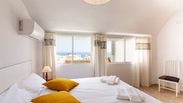 Coffres-forts dans les chambres, fer et planche à repasser