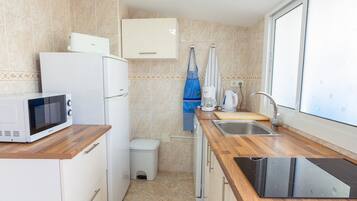 Àtic, 2 dormitoris, vistes al mar | Cuina privada | Frigorífic i microones