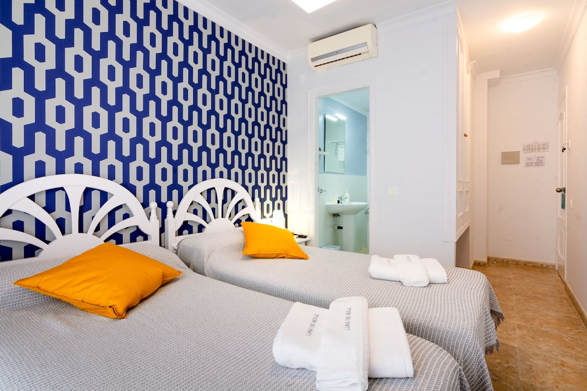 201 - Habitación Estándar 2 camas de 90 cm | In-room safe, iron/ironing board, rollaway beds, free WiFi