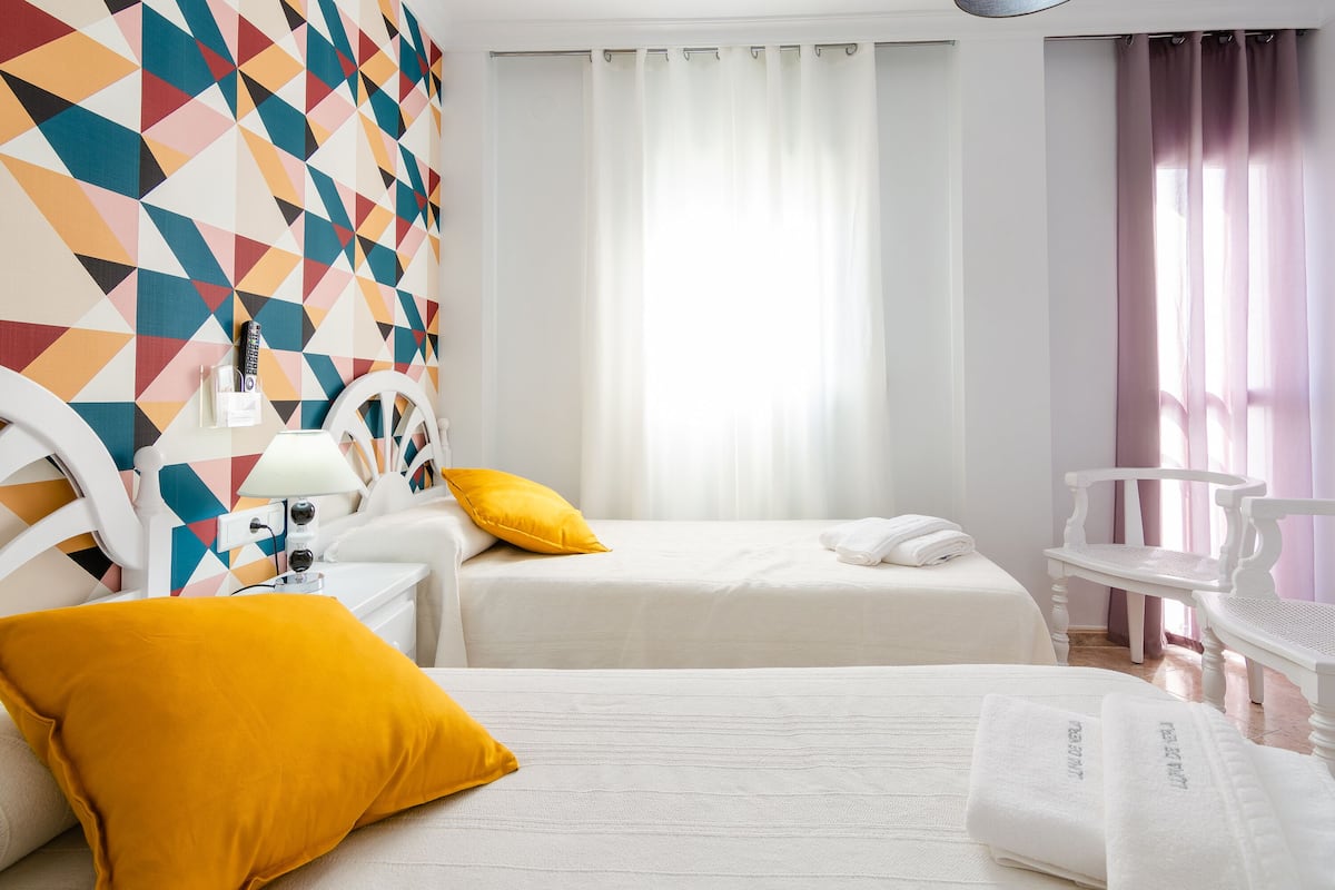 205 - Habitación Estándar 2 camas de 90 cm | In-room safe, iron/ironing board, rollaway beds, free WiFi
