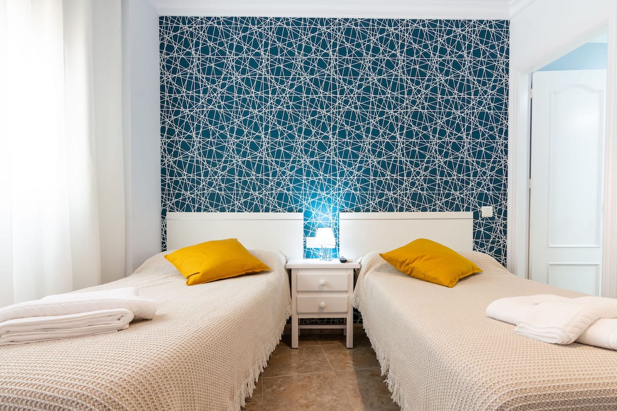 104 - Habitación Estándar 2 camas de 90 cm. con terraza | In-room safe, iron/ironing board, rollaway beds, free WiFi