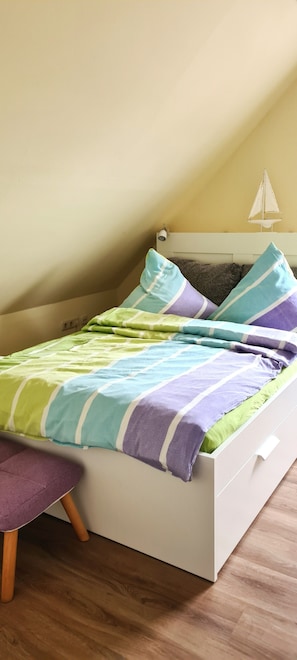 3 bedrooms, iron/ironing board, free WiFi, bed sheets
