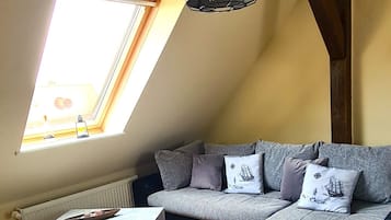 Fernseher, Bücher, Stereoanlage