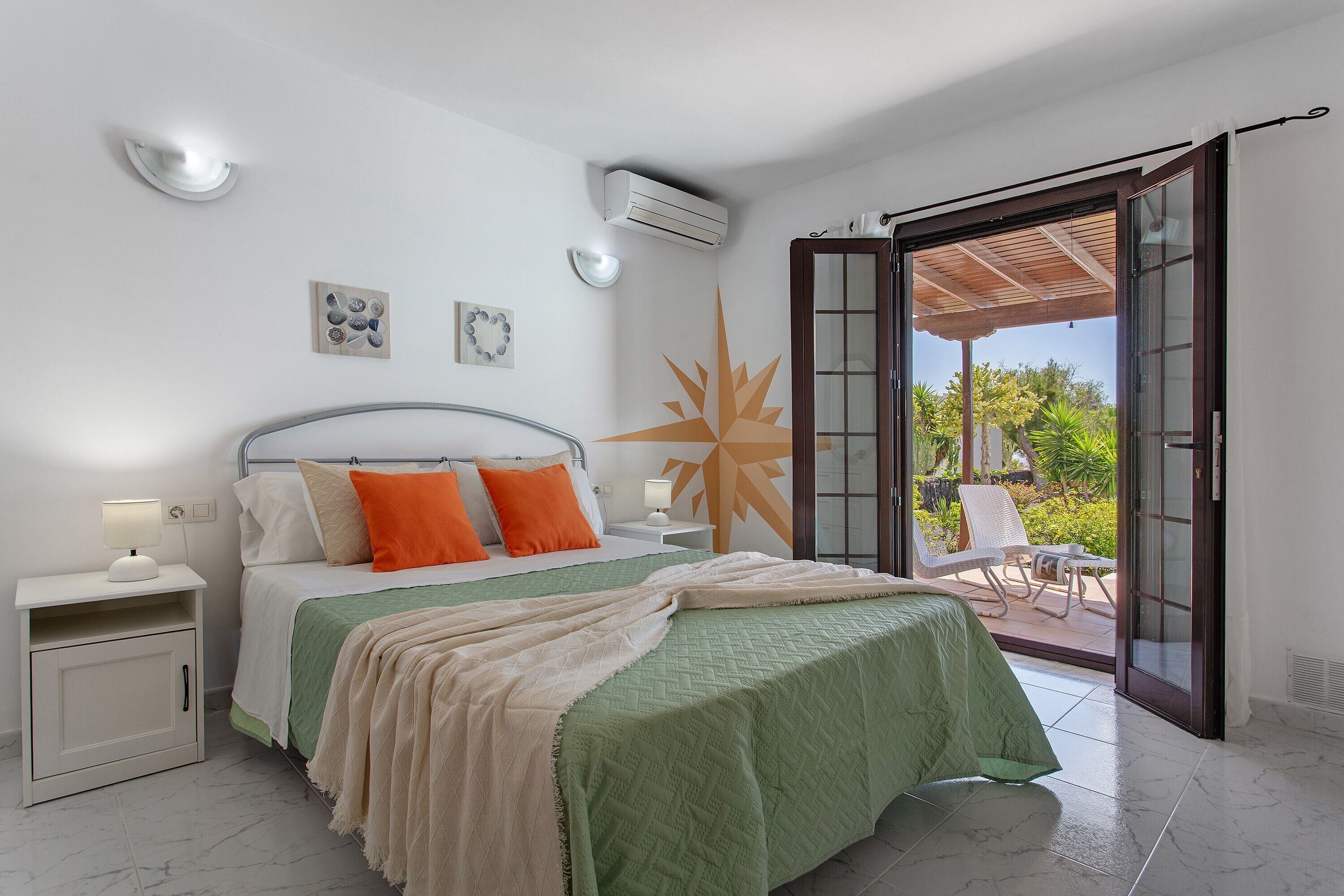 4 bedrooms, iron/ironing board, free WiFi, bed sheets