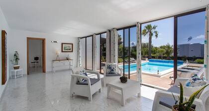 Air-conditioned Home with Pool, Garden, Terrace, Wi-Fi and Spectacular Views