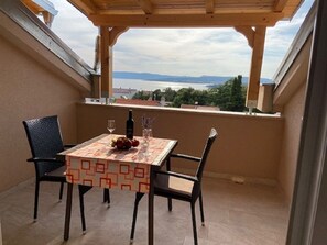 Outdoor dining - Apartment in Punat with Seaview, Terrace, Air condition, WIFI (4534-2) (Punat)