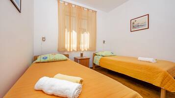 1 bedroom, premium bedding, in-room safe, desk
