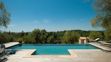 Piscine extérieure, piscine chauffée