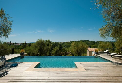BRAMAFAM ESTATE. RARE LUXE & COSY PROPERTY. Close to Valbonne/Cannes/Mougins.