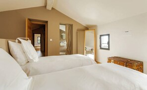 5 camere, ferro/asse da stiro, culla da viaggio, Wi-Fi gratuito