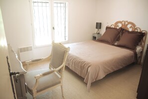 2 slaapkamers, een strijkplank/strijkijzer, wifi, beddengoed