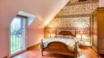 1 dormitorio, tabla de planchar con plancha, wifi