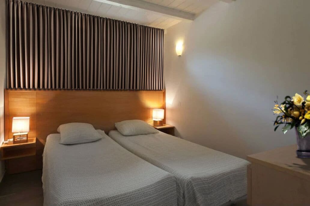 2 slaapkamers, een strijkplank/strijkijzer, reisbedje, gratis wifi