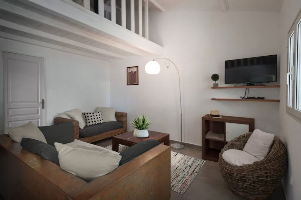 Villa Violetta, 4/5 people, air-conditioned with shared heated swimming pool