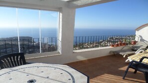 Outdoor dining - Luxurious apartment / duplex with pool, terrace and panoramic sea views (Benitachell)
