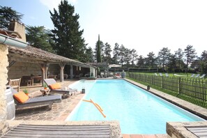 Pool - Former wine warehouse, 18th century, Aquitaine, Périgord. For 2 to 12, pool-park (Ginestet)