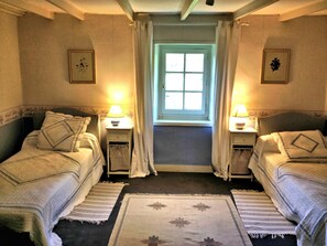 7 habitaciones, tabla de planchar con plancha y wifi gratis