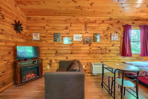 Blue Rose Cabins - Cozy Cabin