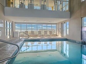 室內泳池、室外泳池
