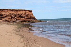 In Strandnähe, Liegestühle, Strandtücher
