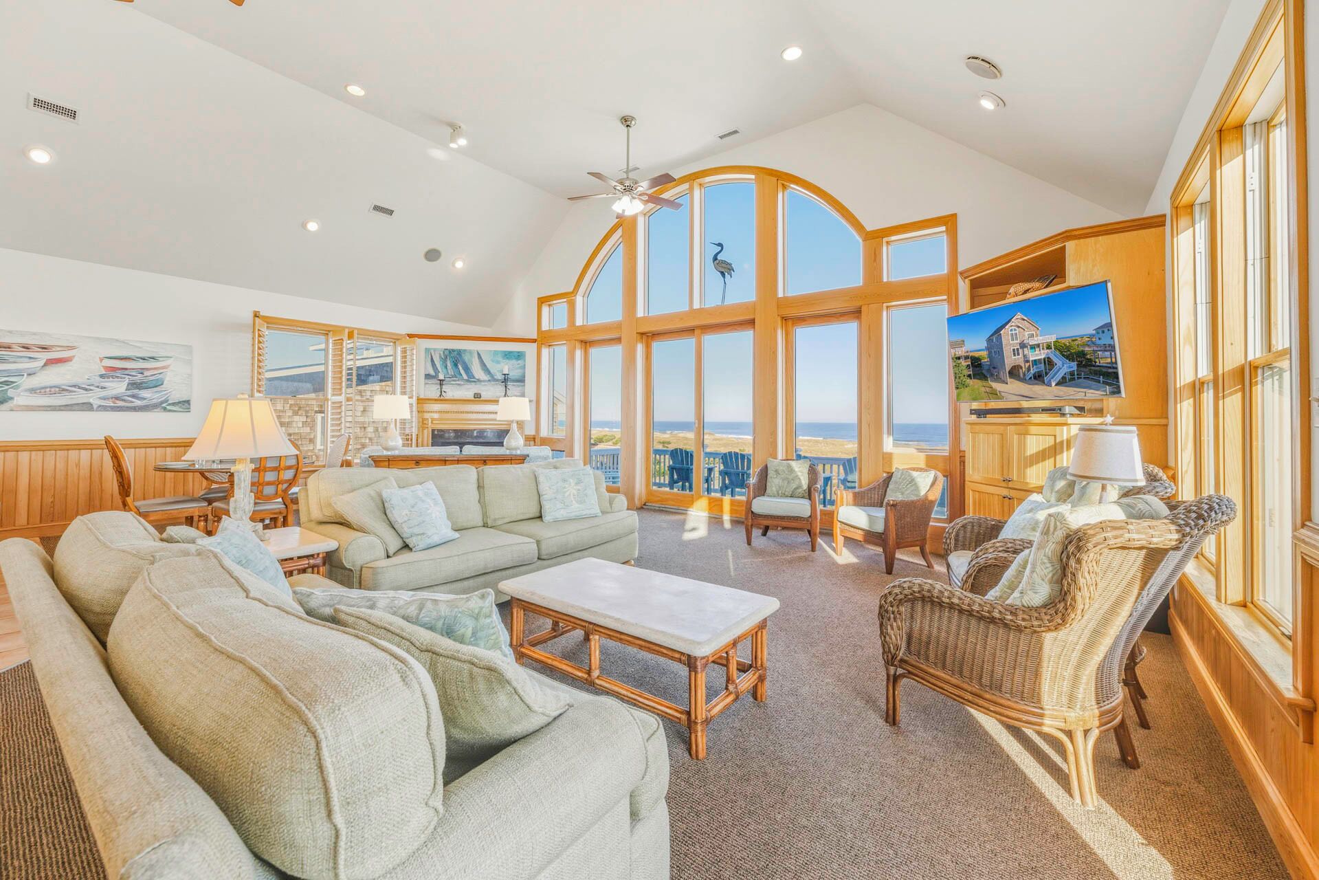 Televisión, reproductor de DVD, libros y estéreo 