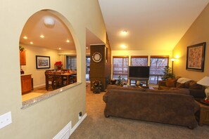 Smart TV, fireplace, DVD player