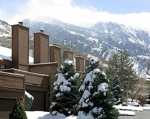 Snowbird/Alta 5 BR - Great Winter Rates- Reserve Your Dates Now!