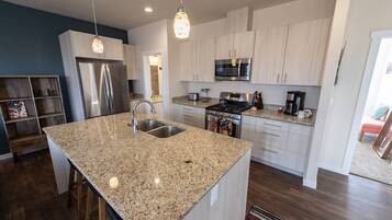 Refrigerador, microondas, parrilla de estufa y lavavajillas