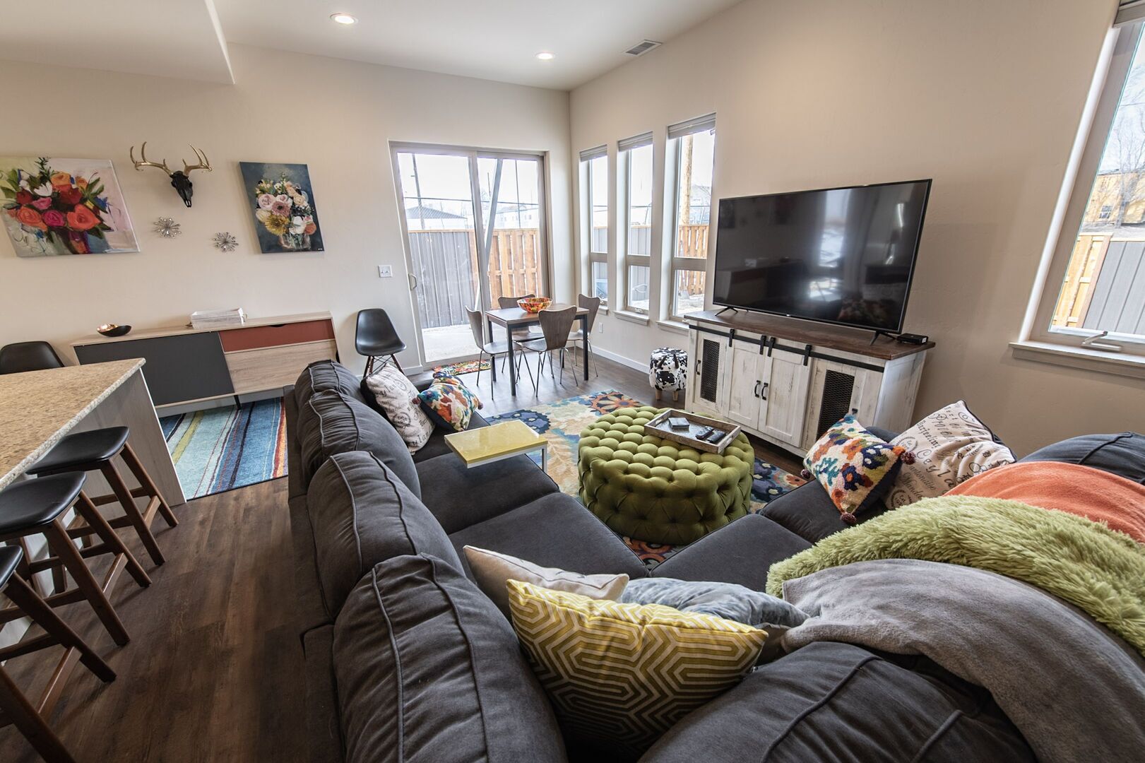 Eastside Hipster! Dog Friendly! Hip New Condo near Downtown Salida!