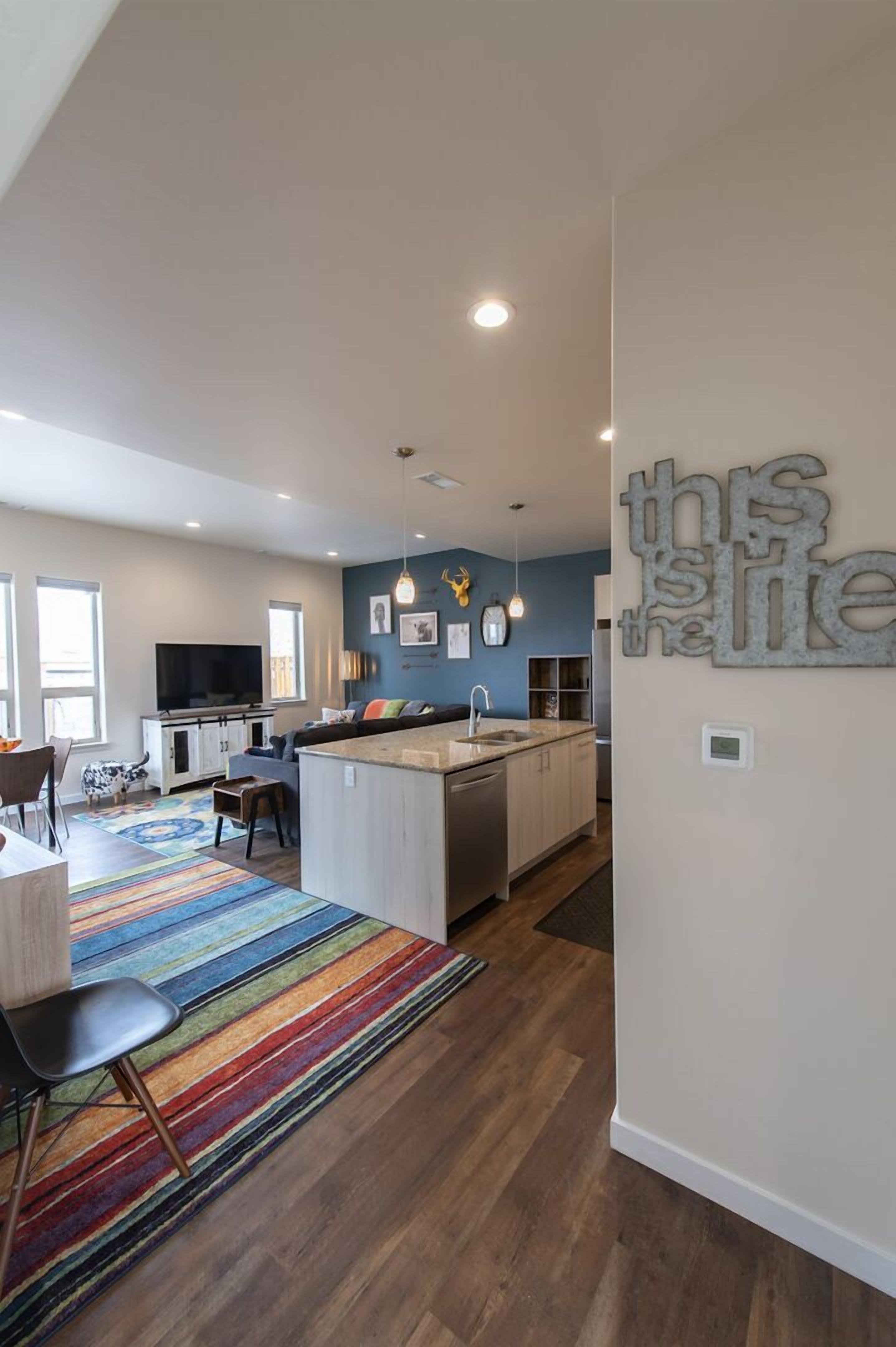 Eastside Hipster! Dog Friendly! Hip New Condo near Downtown Salida!